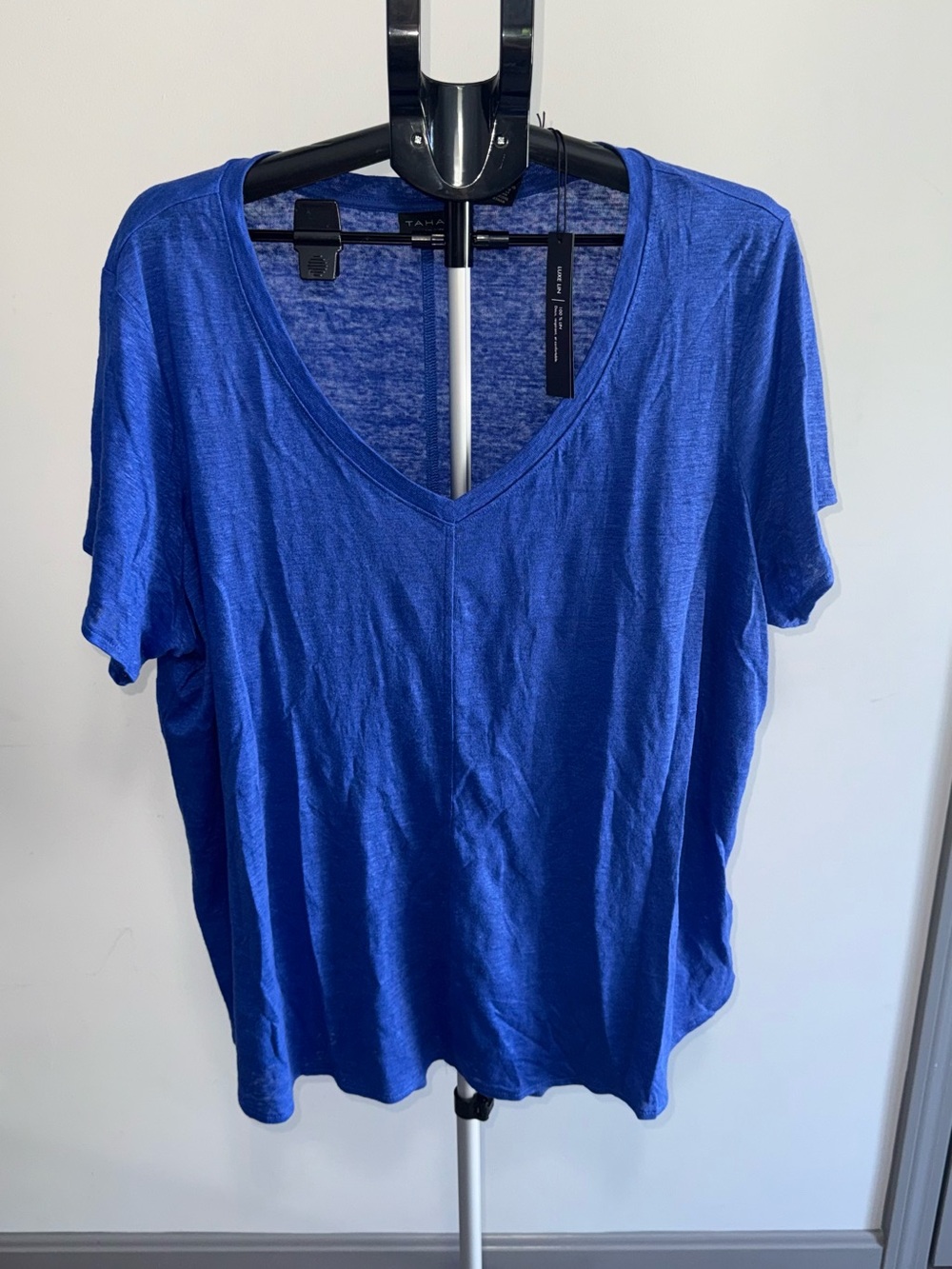 T Tahari Blue V-Neck Short Sleeve Tee
